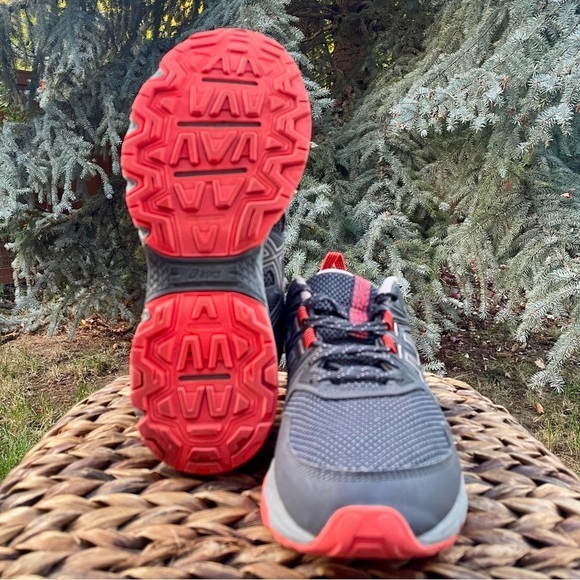 Women’s Asics Gel-Venture 8 Gray Silver & Red Running Shoes & Trainers. Size 7 - Picture 7 of 8